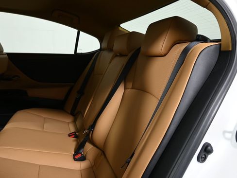 Used 2024 Lexus ES 350 w/ Premium Package FWD image 6