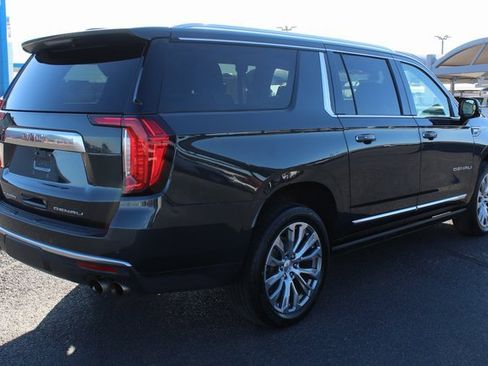 Used 2022 GMC Yukon XL Denali w/ Denali Premium Package image 3