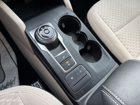 Used 2022 Ford Escape SE w/ Cold Weather Package image 19