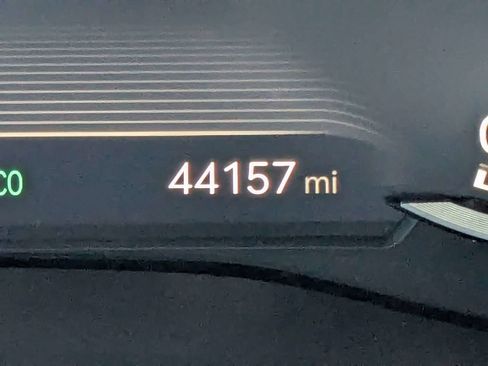 Used 2023 Genesis G70 2.0T image 27