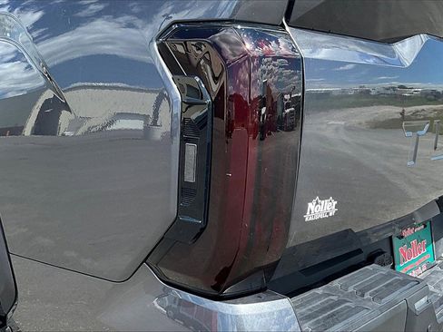 Used 2025 Toyota Tundra Limited image 30