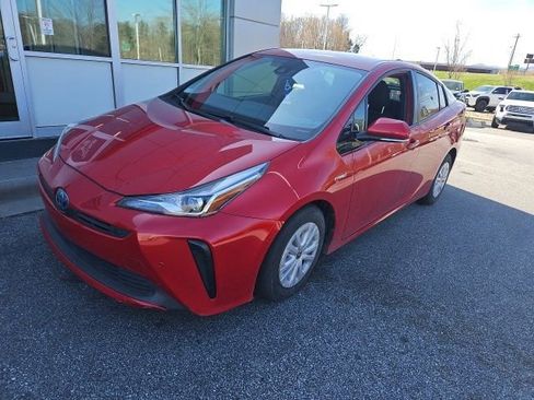 Used 2020 Toyota Prius LE image 1