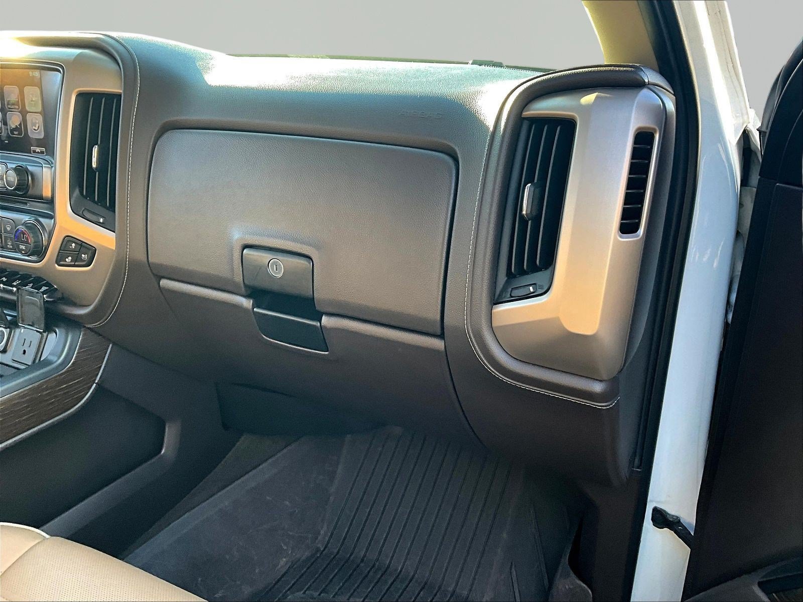Used 2017 GMC Sierra 2500 Denali w/ Duramax Plus Package AWD/4WD image 27