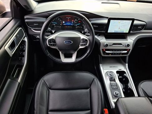 Used 2022 Ford Explorer XLT w/ Equipment Group 202A image 13
