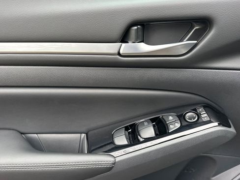 New 2025 Nissan Altima 2.5 SL image 12