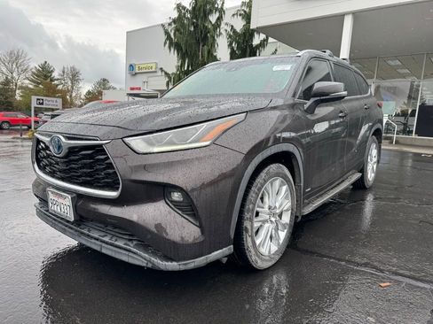Used 2022 Toyota Highlander Limited image 3