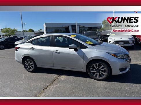 Used 2025 Nissan Versa SV FWD image 4