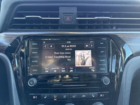 Used 2020 Volkswagen Passat 2.0T SEL image 17