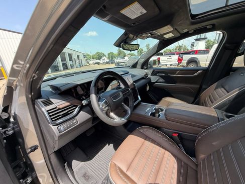 New 2026 GMC Acadia Denali Ultimate w/ LPO, Floor Liner Package AWD/4WD image 11