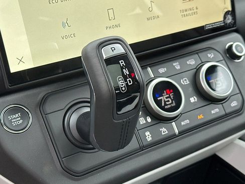 New 2026 Land Rover Defender 110 X-Dynamic SE AWD/4WD image 18