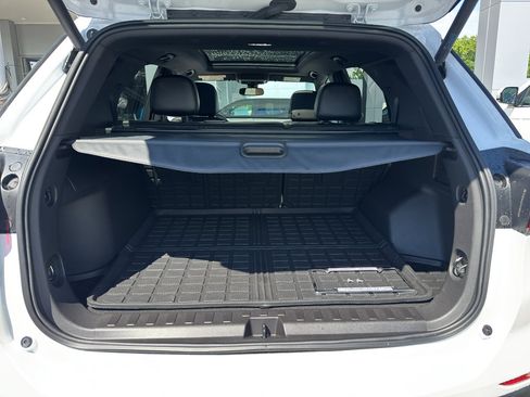 Used 2024 Chevrolet Equinox Premier FWD image 18