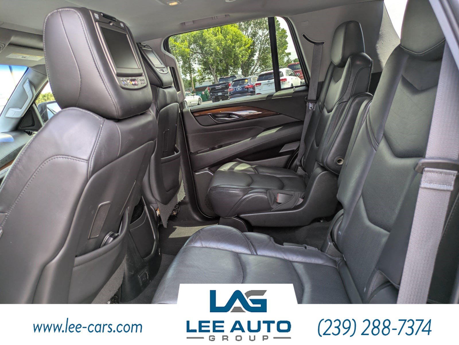 Used 2017 Cadillac Escalade Luxury w/ LPO, Radiant Package RWD image 12