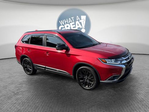 Used 2018 Mitsubishi Outlander LE AWD/4WD image 1