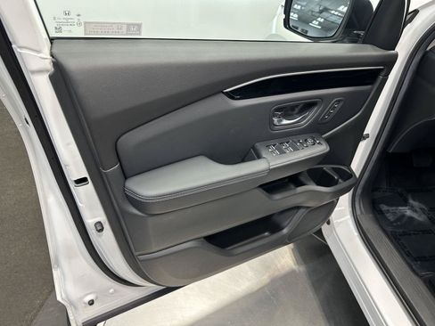 Certified 2023 Honda Pilot Touring image 13