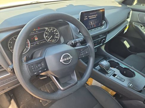 Certified 2025 Nissan Rogue S FWD image 10