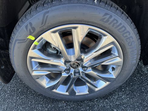 New 2026 Toyota Highlander Limited image 8