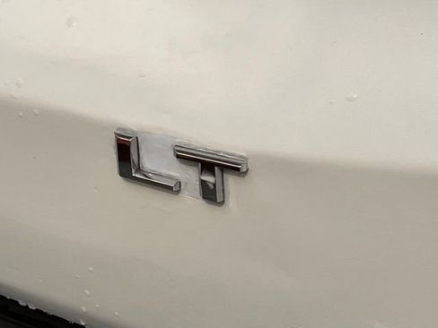 Used 2022 Chevrolet Suburban LT image 30