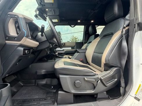 Used 2023 Ford Bronco Wildtrak AWD/4WD image 14
