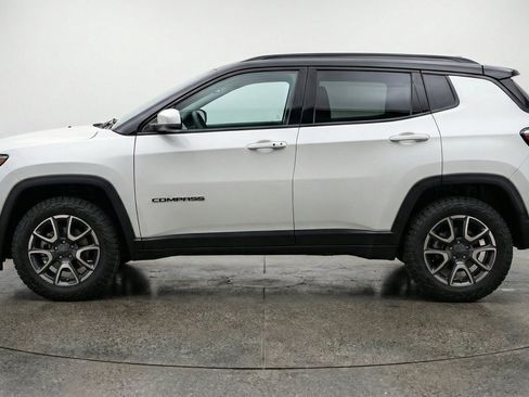 Used 2025 Jeep Compass Trailhawk AWD/4WD image 5