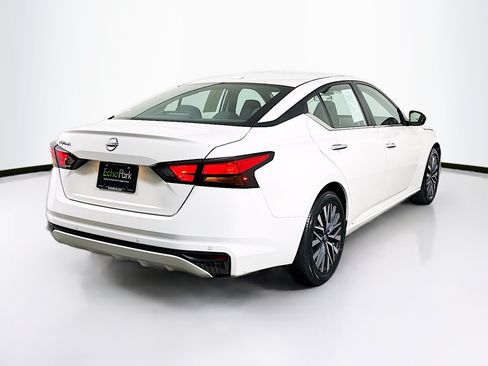 Used 2025 Nissan Altima 2.5 SV FWD image 9