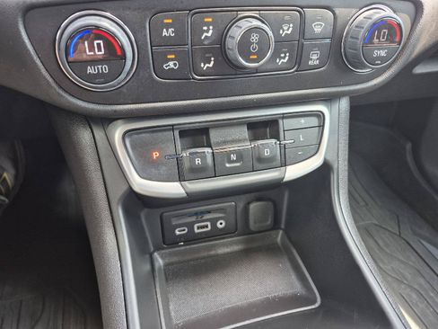 Used 2024 GMC Terrain SLT FWD image 5