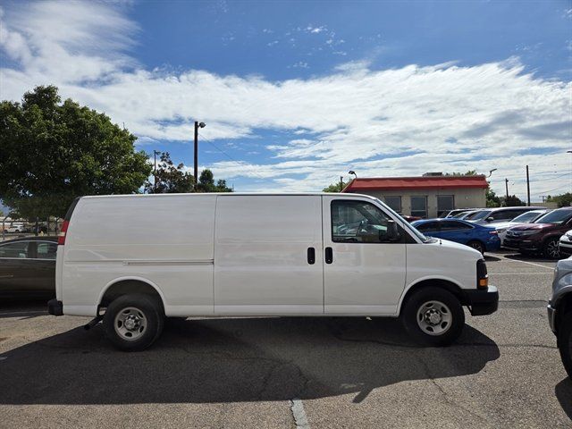 Used 2015 Chevrolet Express 3500 Extended RWD image 3