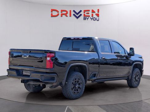 Used 2024 Chevrolet Silverado 3500 LTZ w/ LTZ Plus Package image 6
