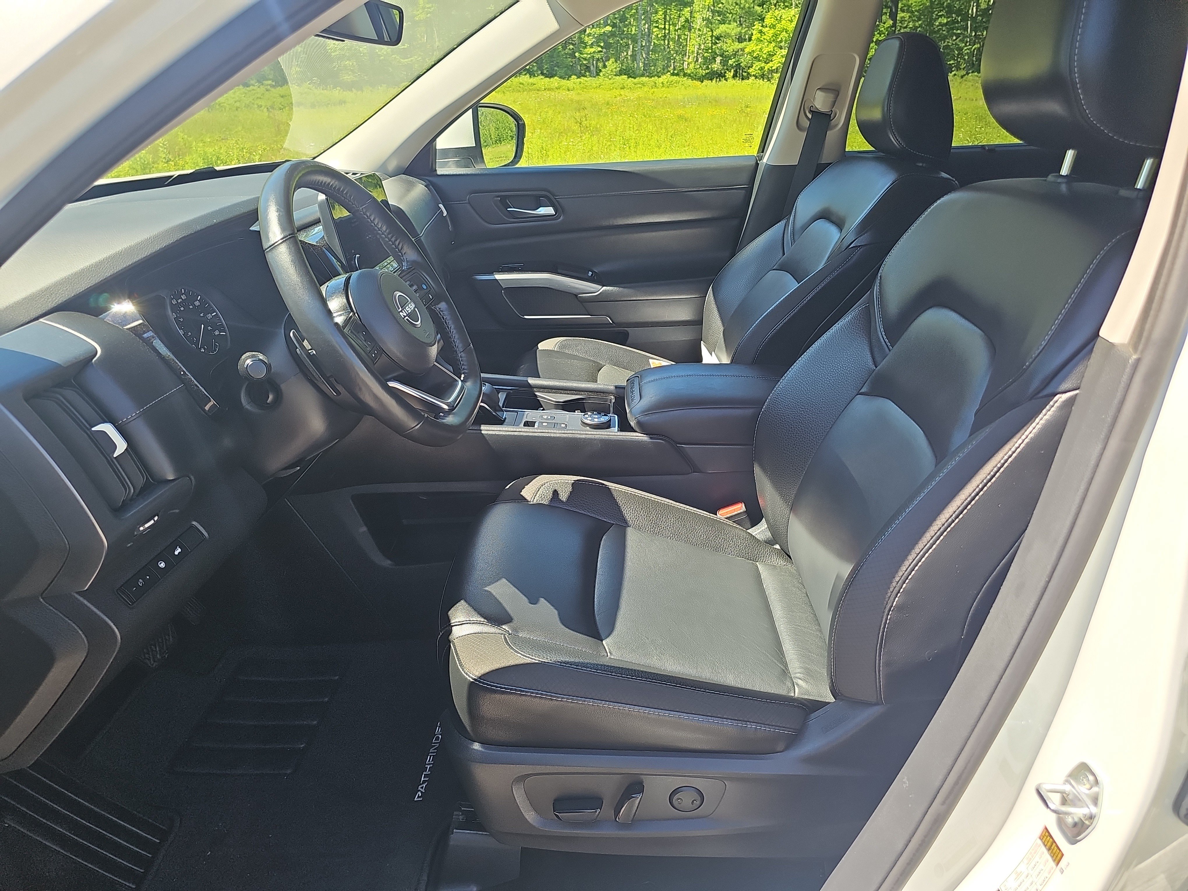 Used 2023 Nissan Pathfinder SL AWD/4WD image 14