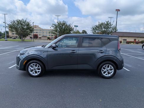 Used 2025 Kia Soul LX w/ LX Technology Package FWD image 6