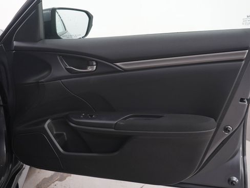 Used 2018 Honda Civic Sport image 9
