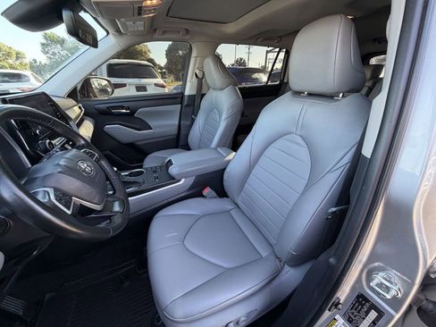 Used 2023 Toyota Highlander XLE FWD image 20