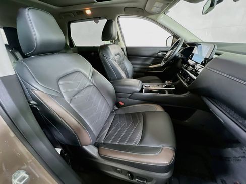 Used 2023 Nissan Pathfinder Platinum AWD/4WD image 30