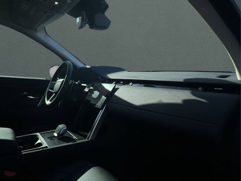 Used 2025 Land Rover Discovery Sport S image 24