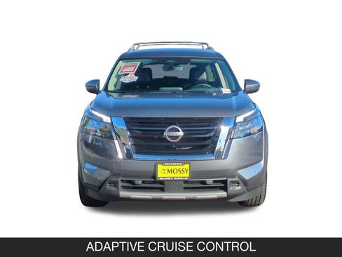 Used 2025 Nissan Pathfinder SL AWD/4WD image 4