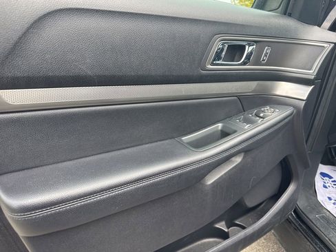 Used 2019 Ford Explorer XLT w/ Equipment Group 202A AWD/4WD image 19