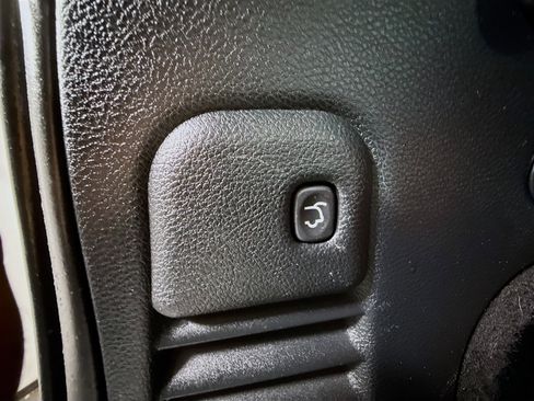 Used 2017 Jeep Grand Cherokee Limited image 41