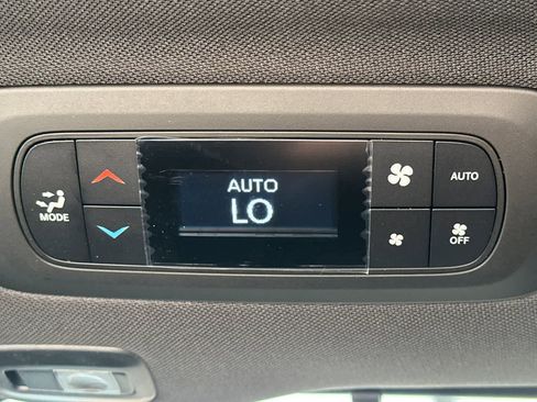 New 2027 Chrysler Pacifica Select AWD/4WD image 15