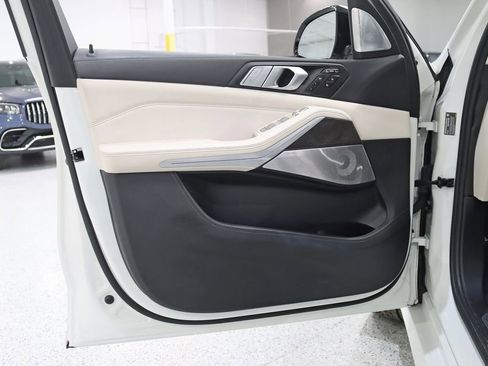 Used 2022 BMW ALPINA XB7 AWD/4WD image 41