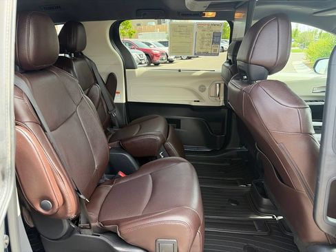 Used 2023 Toyota Sienna Platinum AWD/4WD image 16