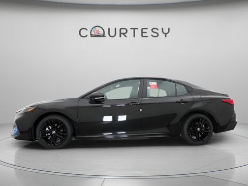 Used 2026 Toyota Camry SE FWD image 6
