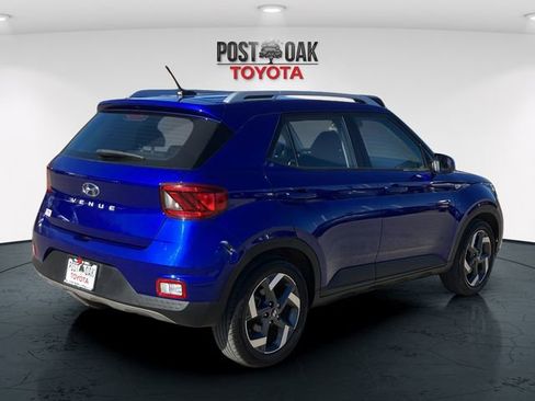 Used 2023 Hyundai Venue SEL image 7