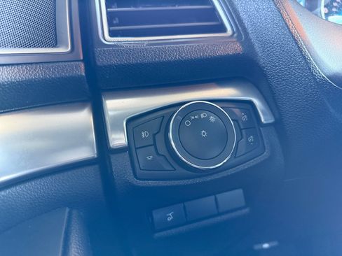 Used 2018 Ford Explorer XLT FWD image 19