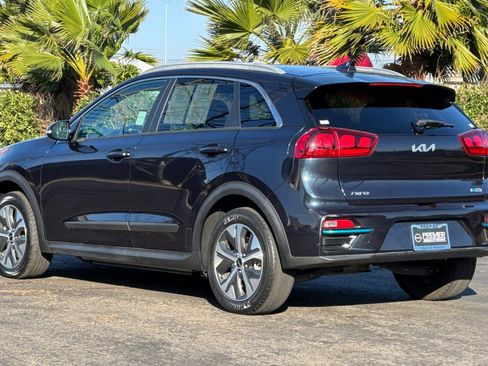 Used 2022 Kia Niro EX image 6