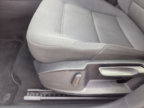 Used 2017 Volkswagen e-Golf SE image 28