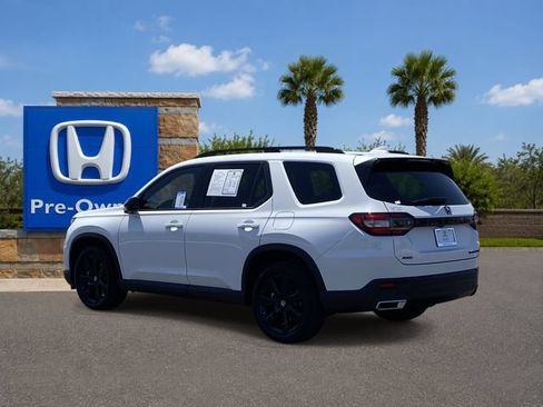 Certified 2025 Honda Pilot Black Edition image 4