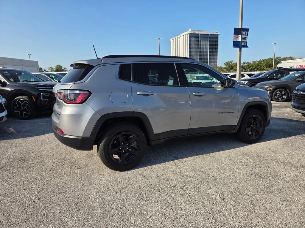 Used 2024 Jeep Compass Latitude AWD/4WD image 16