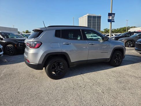 Used 2024 Jeep Compass Latitude AWD/4WD image 16