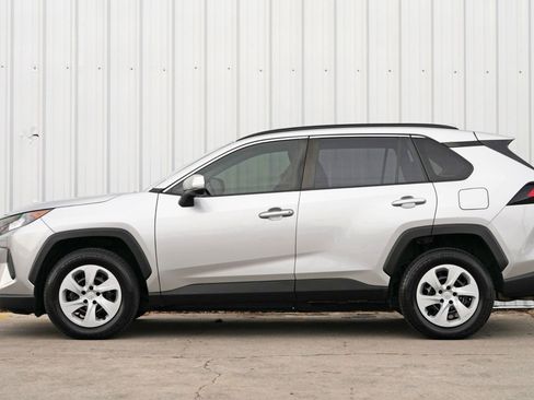 Used 2019 Toyota RAV4 LE image 8