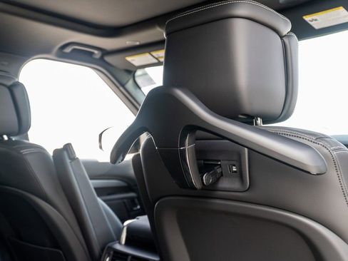 Used 2025 Land Rover Discovery Dynamic SE image 25