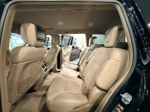 Used 2014 Mercedes-Benz GL 450 4MATIC image 11